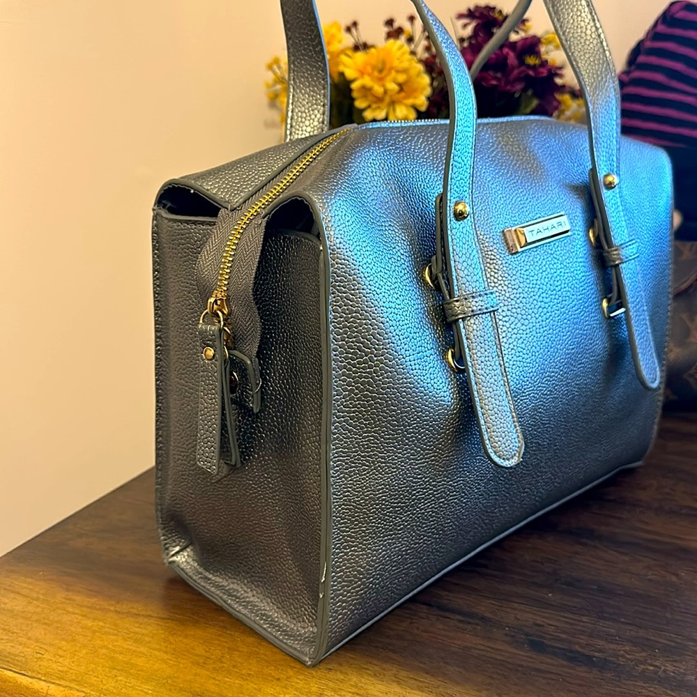 Metallic Silver Tahari EUC VEGAN LEATHER HANDBAG
Double Zip Top - Picture 2 of 5